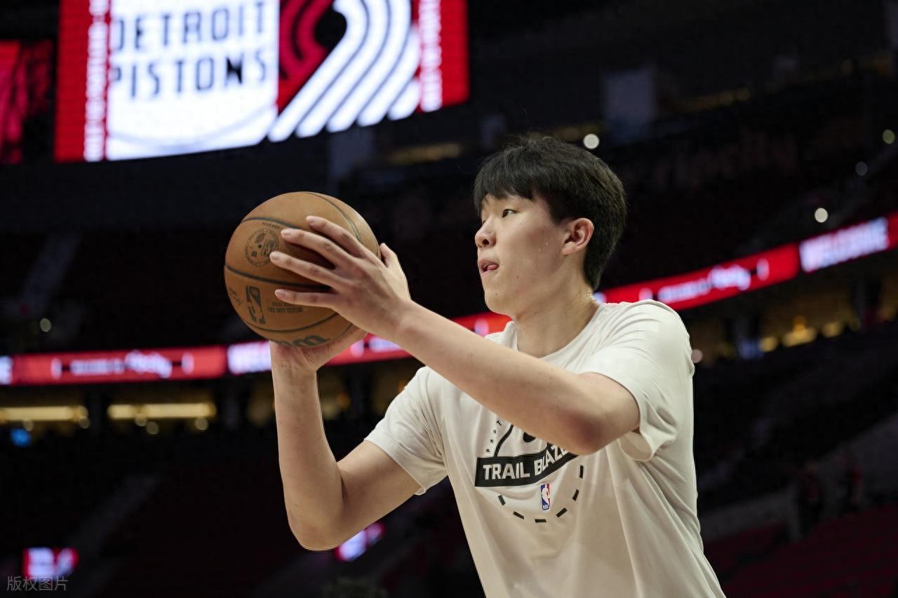 开云app安全-开拓者VS勇士，杨瀚森NBA再战库里格林有望登场，目标8+4+2