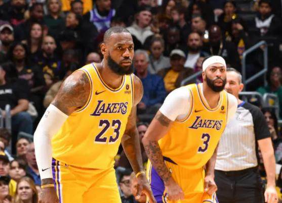 开云体育官网-湖人变阵大胜创纪录！新阵对决西部第一检验成色